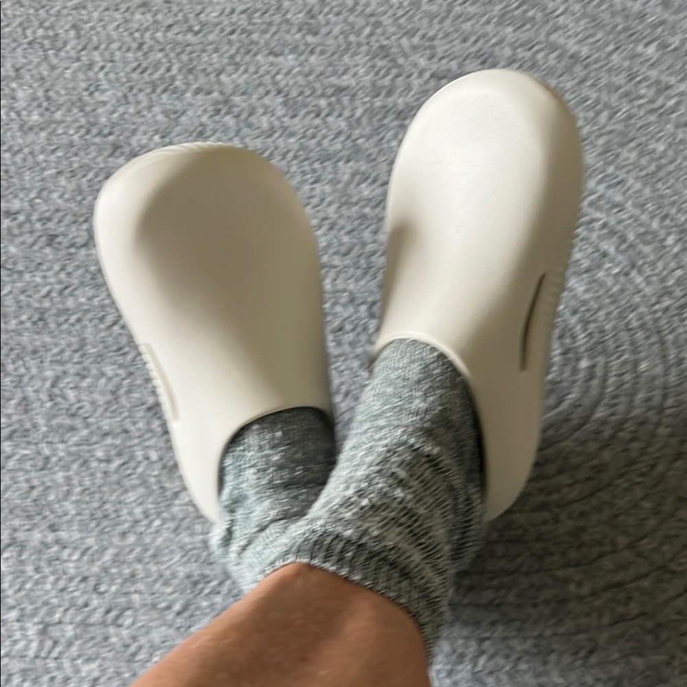 Crocs Recovery Clogs Men’s 5 Women’s 7